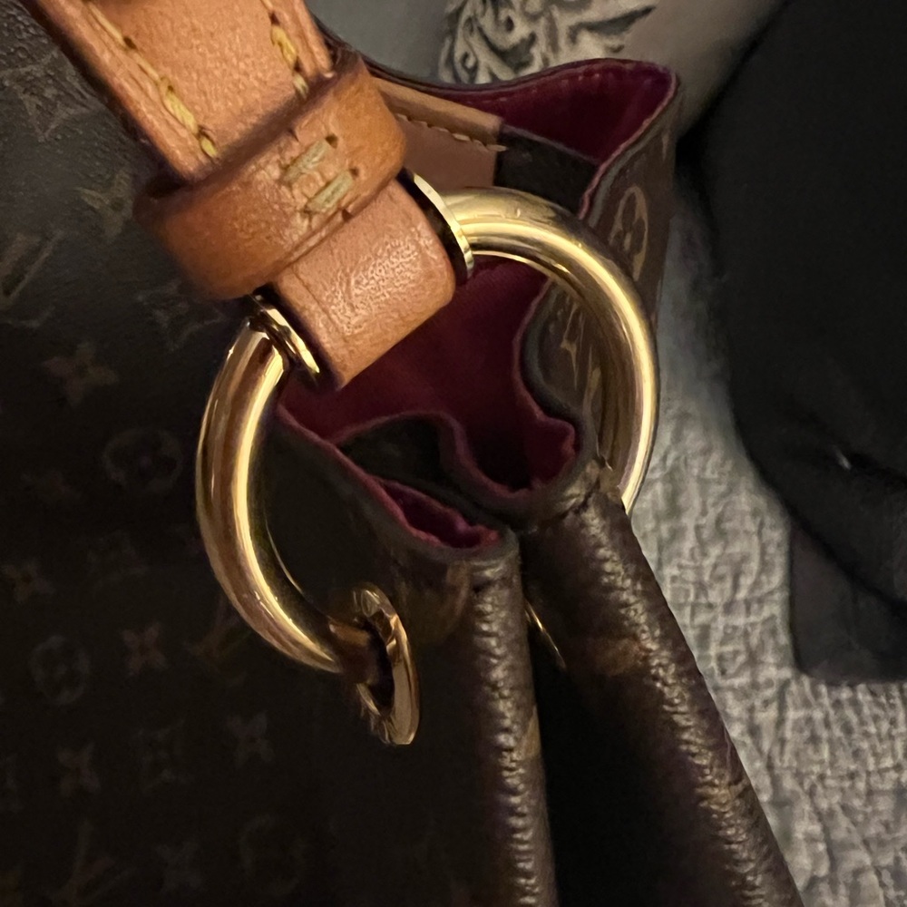 A beautiful LV Graceful M. Purchased at LV NYC. Used maybe a dozen times. Great! - Picture 2 of 7